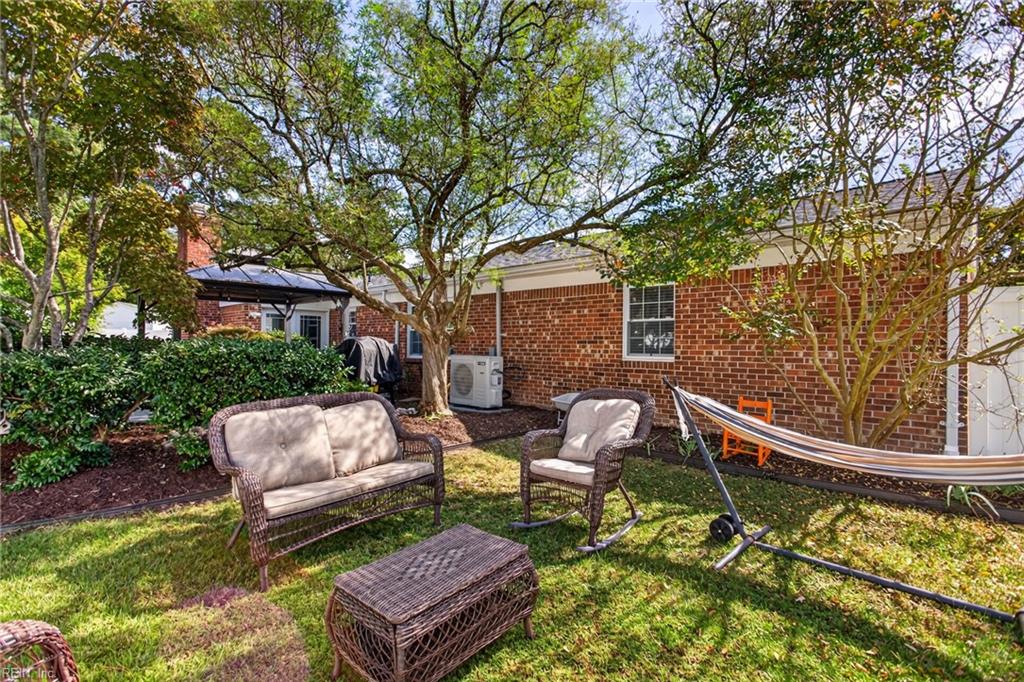444 Beverly Pl Property Photo 33