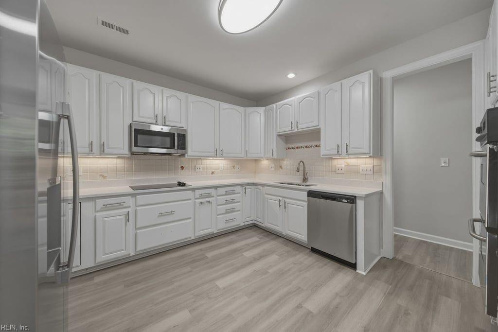 2820 Castling Xing Property Photo 5