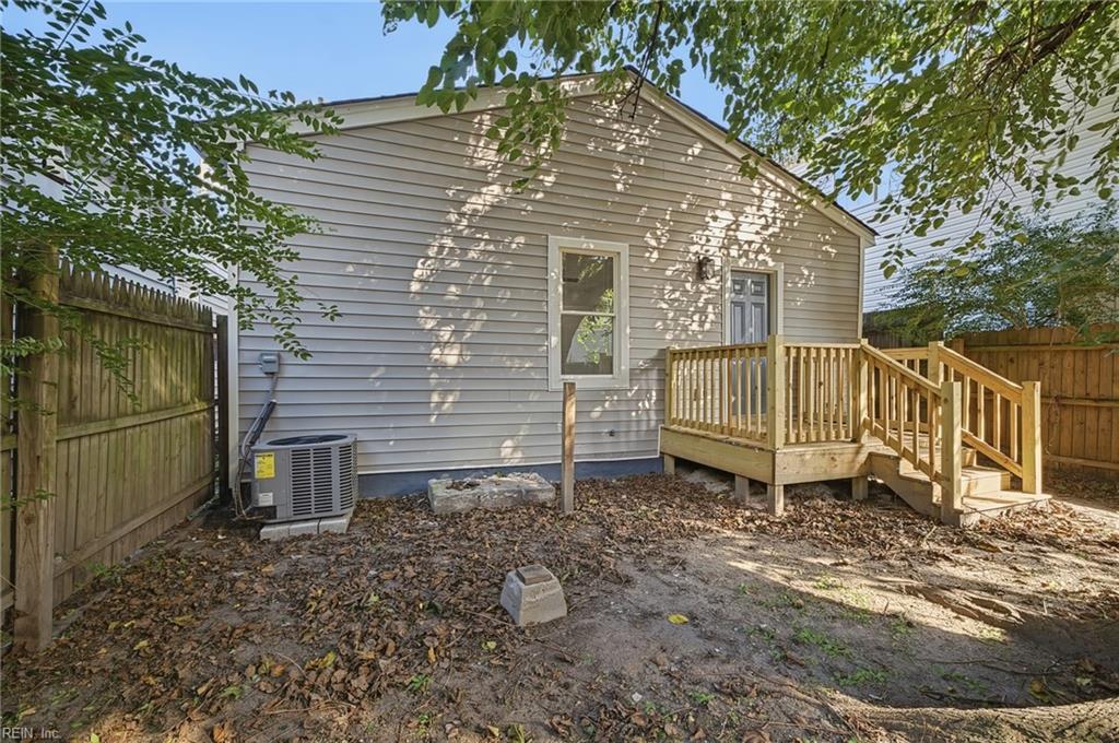 2120 Pearl St Property Photo 25