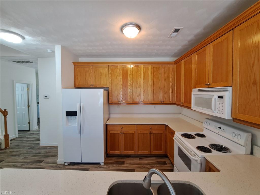 2223 Potters Rd Property Photo 8