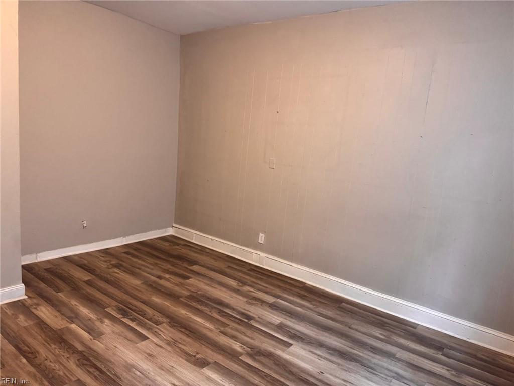 165 Webster Ave Property Photo 3