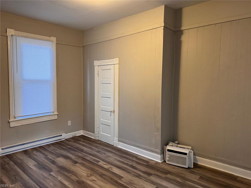 165 Webster Ave Property Photo 4