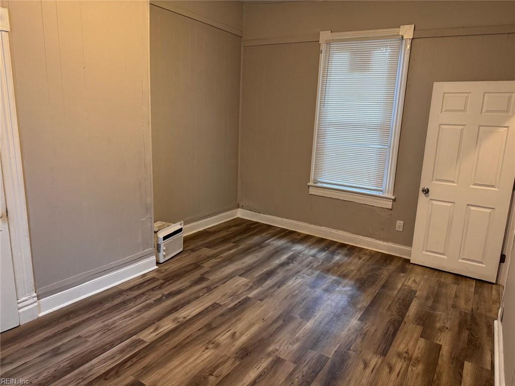 165 Webster Ave Property Photo 5