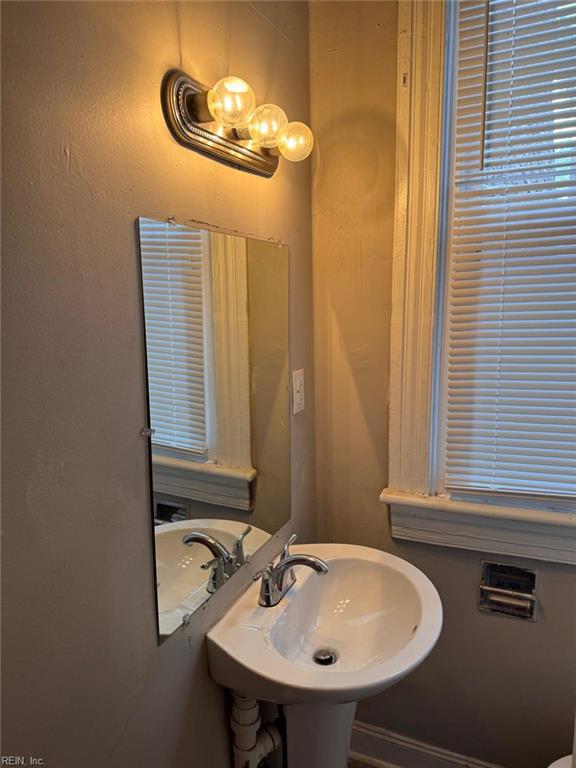 165 Webster Ave Property Photo 7