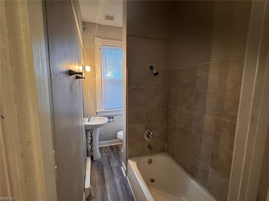 165 Webster Ave Property Photo 9
