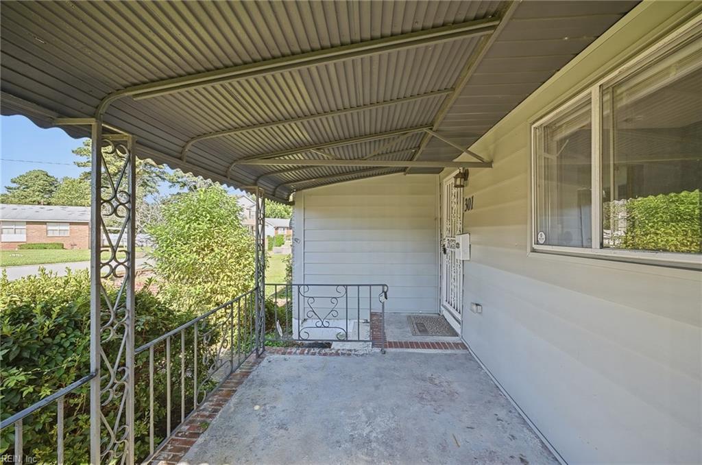 301 Viking St Property Photo 2