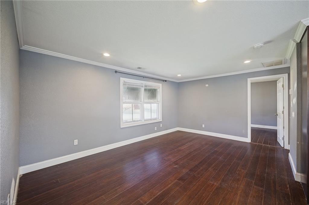 301 Viking St Property Photo 5