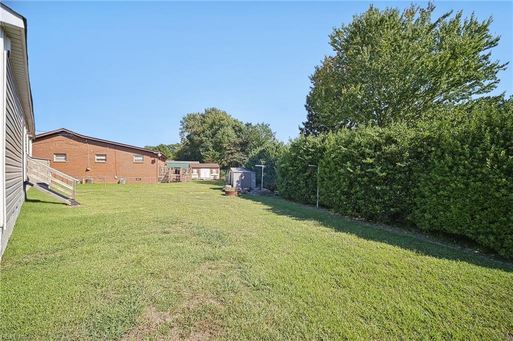 301 Viking St Property Photo 24