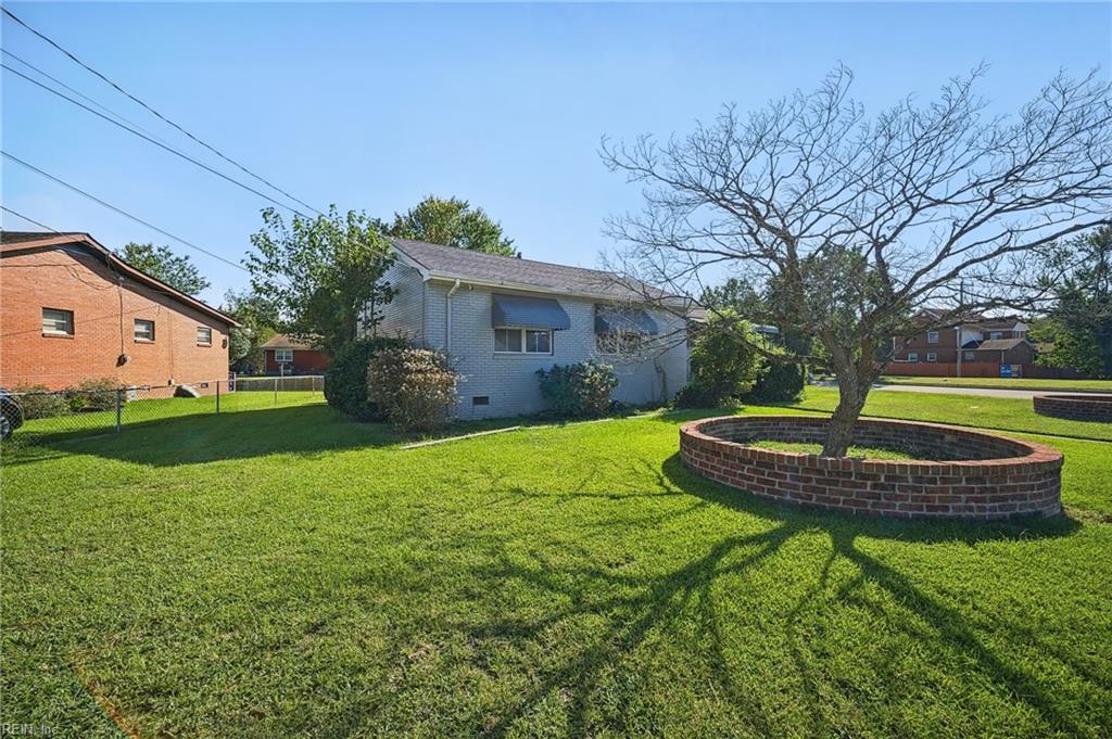 301 Viking St Property Photo 27