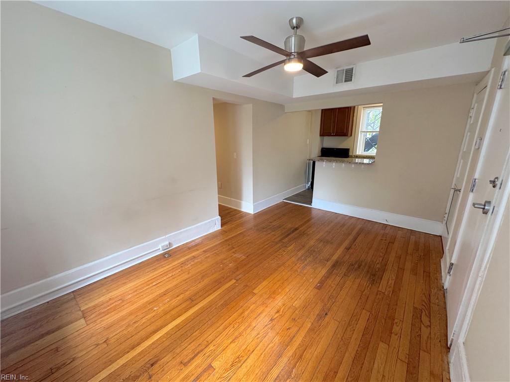 1217 Colonial Ave Property Photo 3