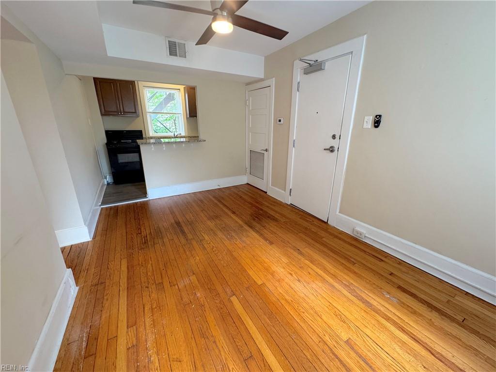 1217 Colonial Ave Property Photo 5