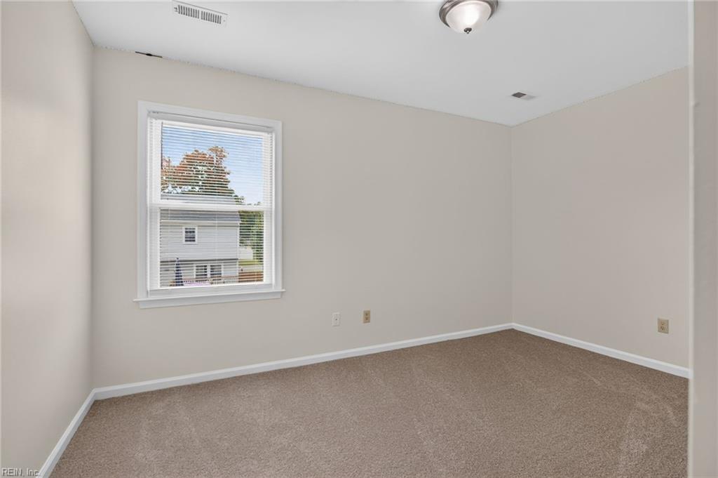 43 Charlene Loop Property Photo 23