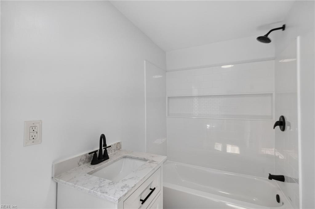 1139 E Leicester Ave Property Photo 17