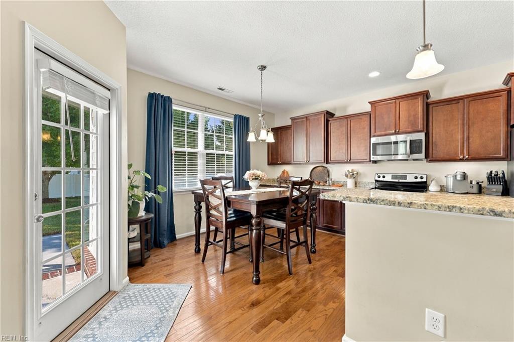525 Hanbury RD W Property Photo 1