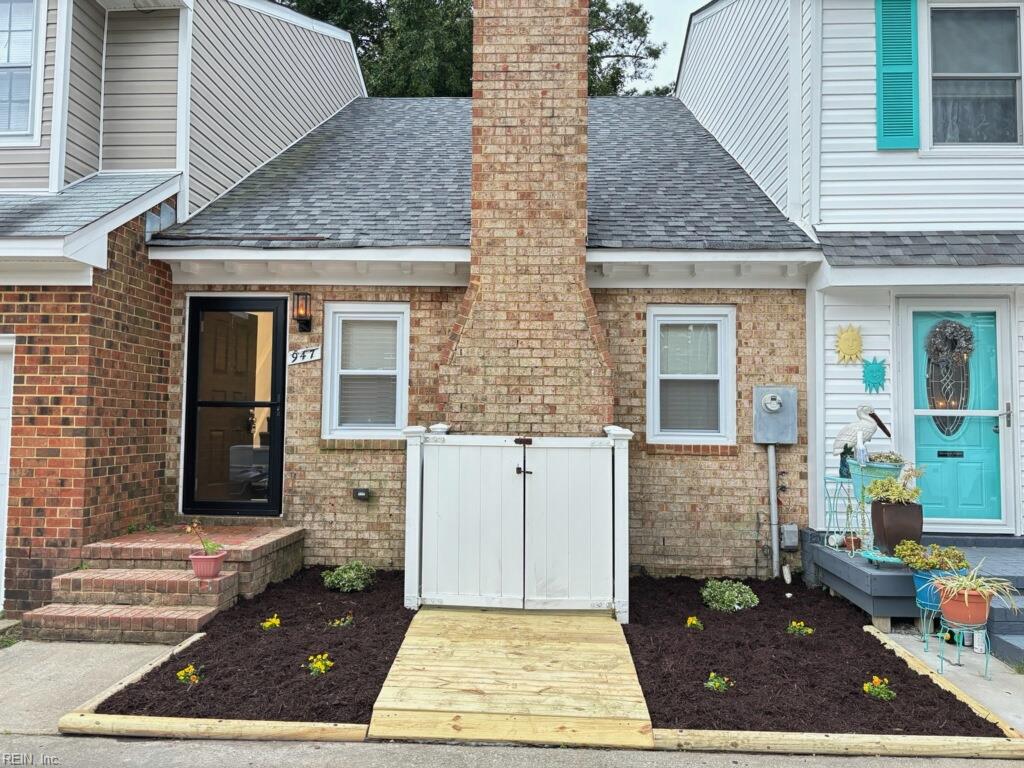 947 Wildwood Square Ct Property Photo 1