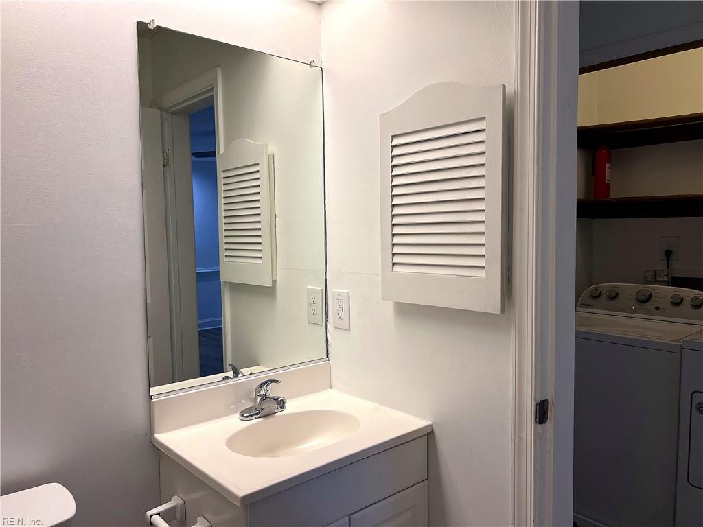 947 Wildwood Square Ct Property Photo 13
