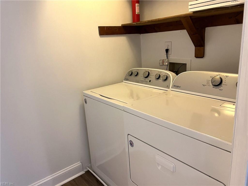 947 Wildwood Square Ct Property Photo 14