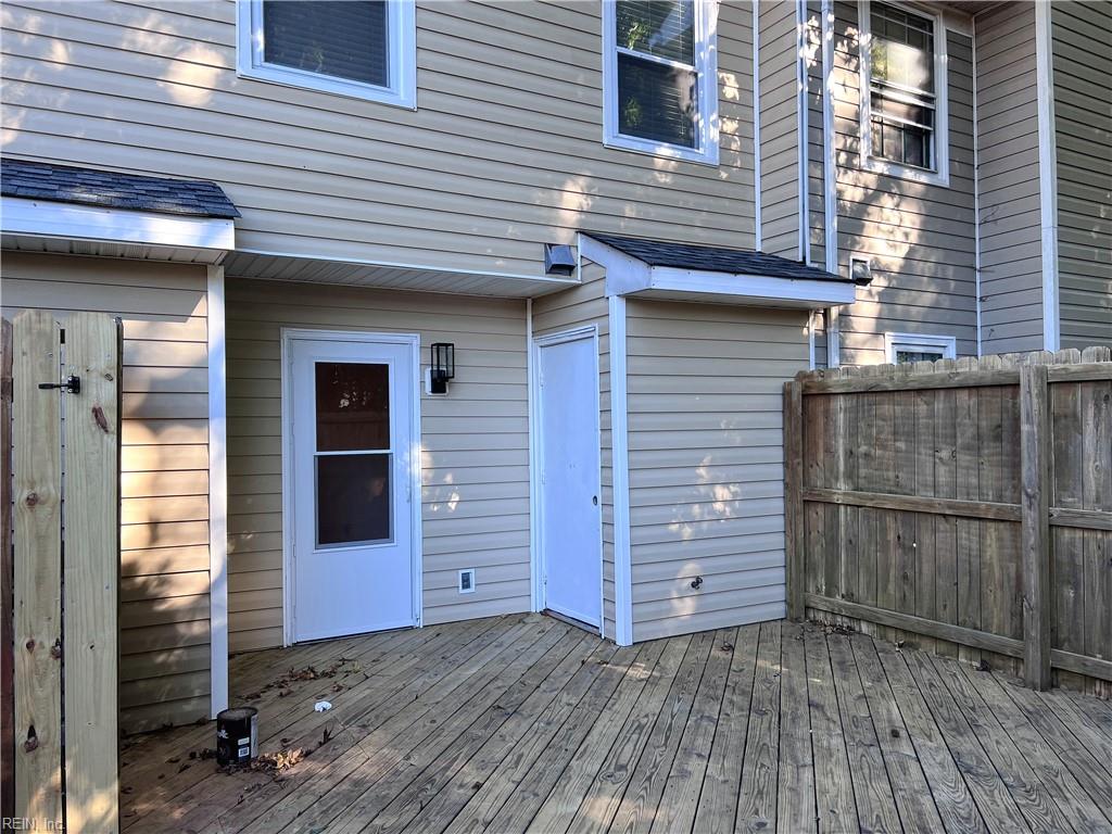 947 Wildwood Square Ct Property Photo 18