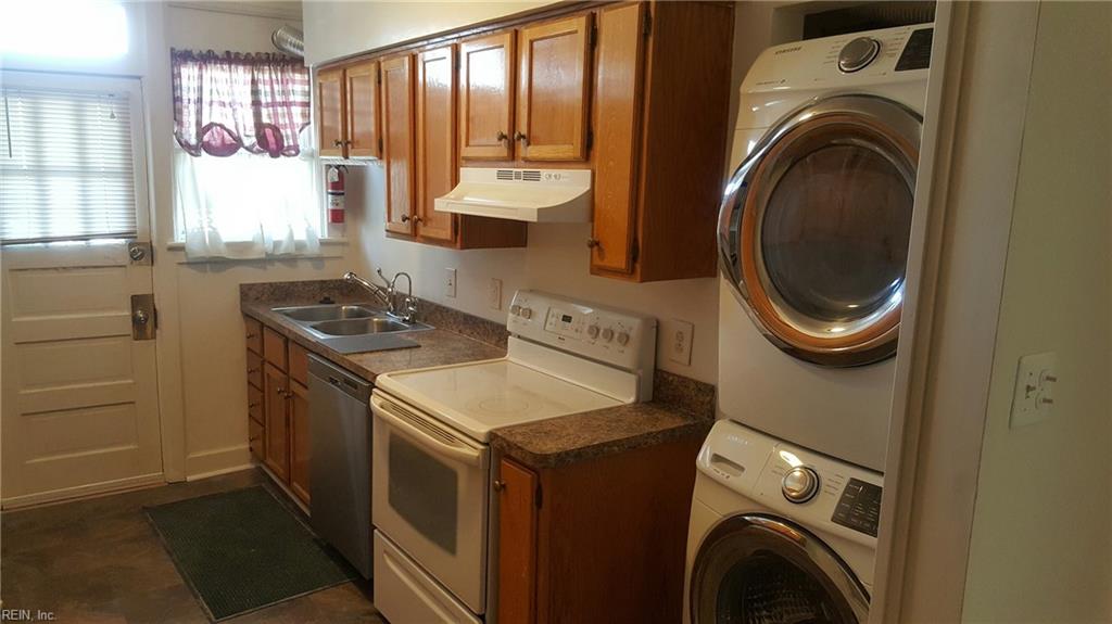 742 Washington Park Property Photo 3