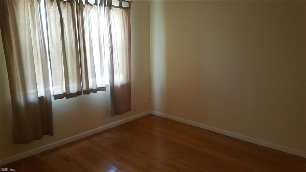 742 Washington Park Property Photo 7
