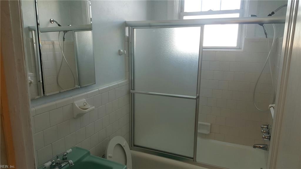 742 Washington Park Property Photo 9