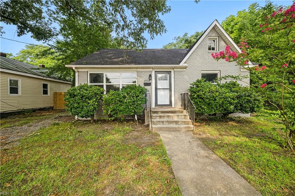 209 N Capital St Property Photo 1