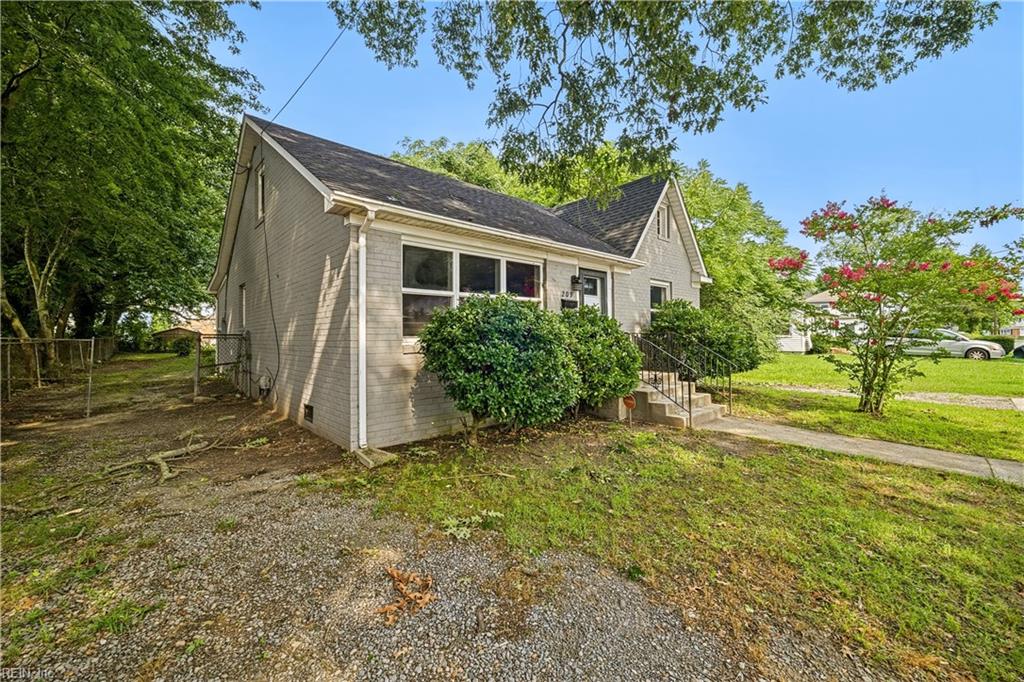 209 N Capital St Property Photo 2
