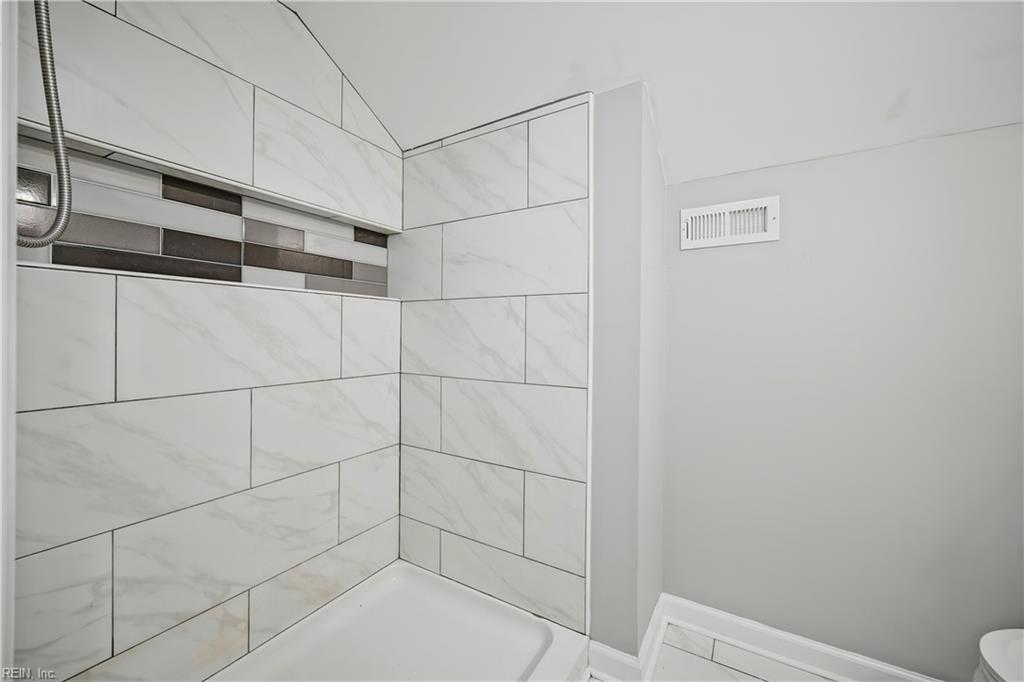 209 N Capital St Property Photo 27