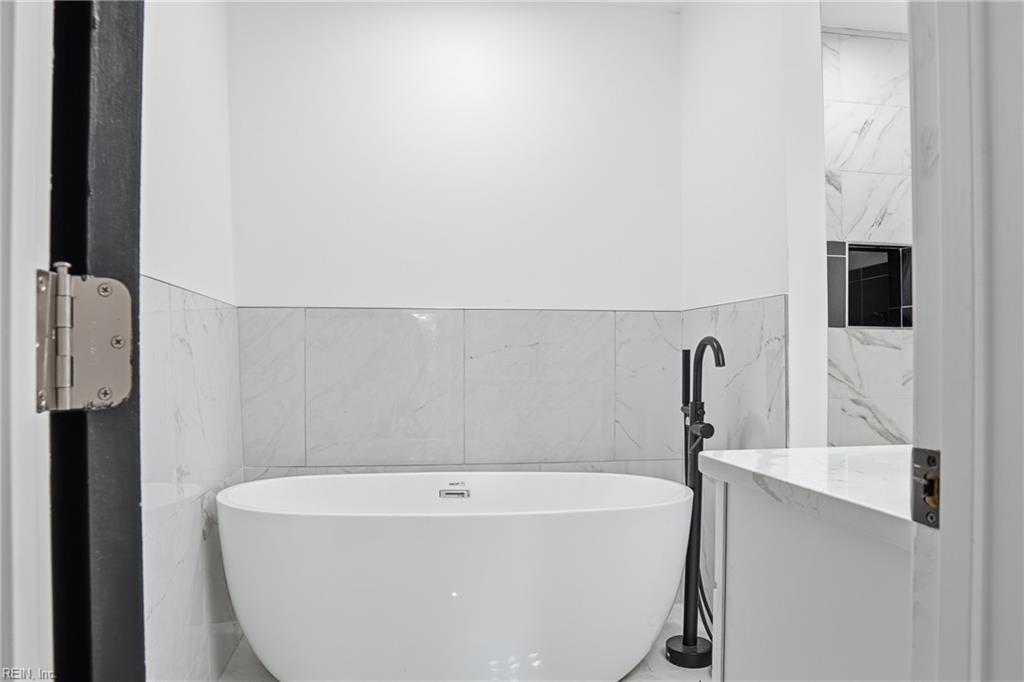 845 N King St Property Photo 35