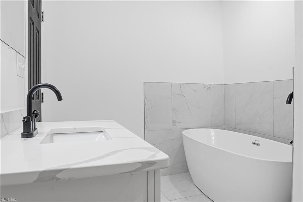 845 N King St Property Photo 37