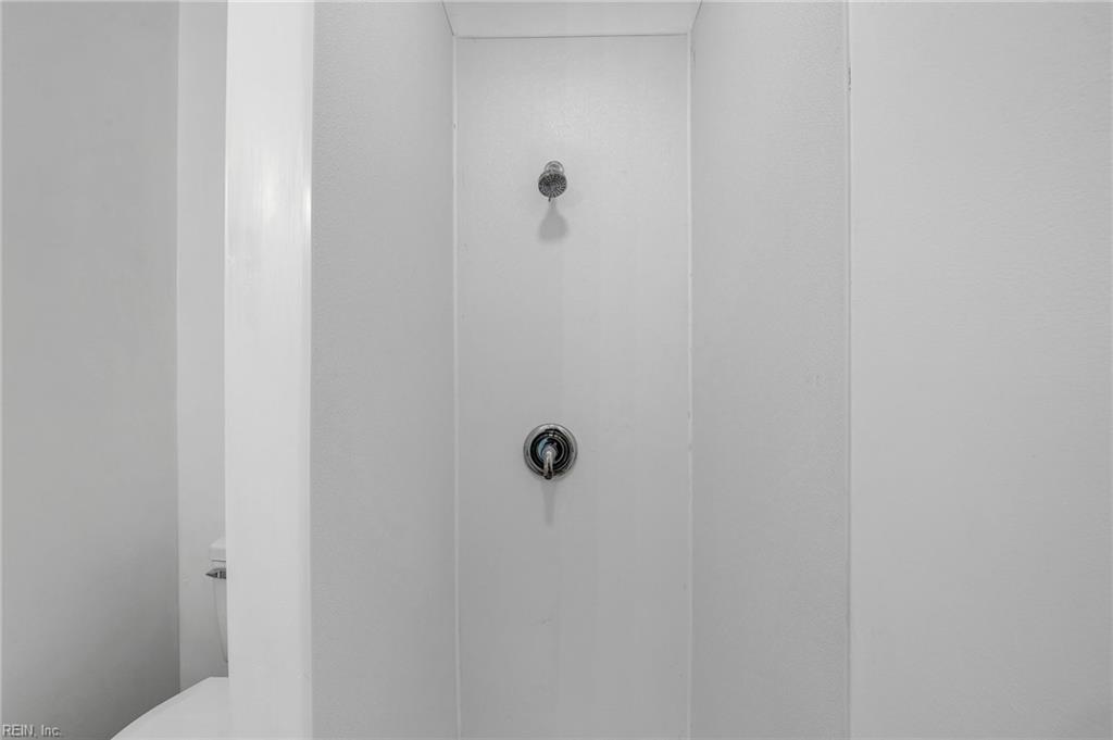 502 Center Ave Property Photo 17