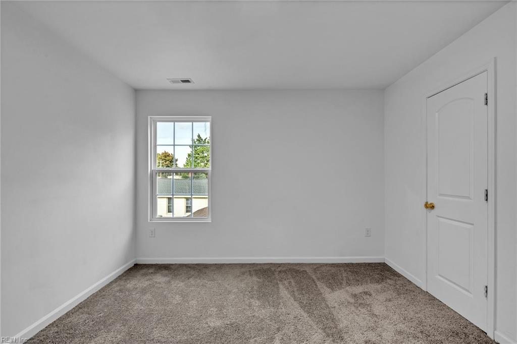 502 Center Ave Property Photo 32
