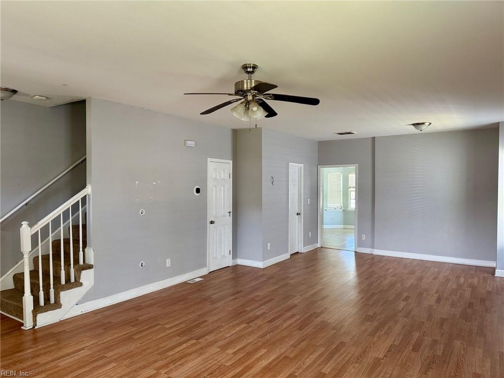 2513 Carona Ave Property Photo 2