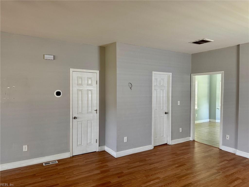 2513 Carona Ave Property Photo 6