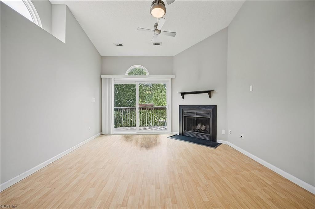 449 E Lake Cir Property Photo 5