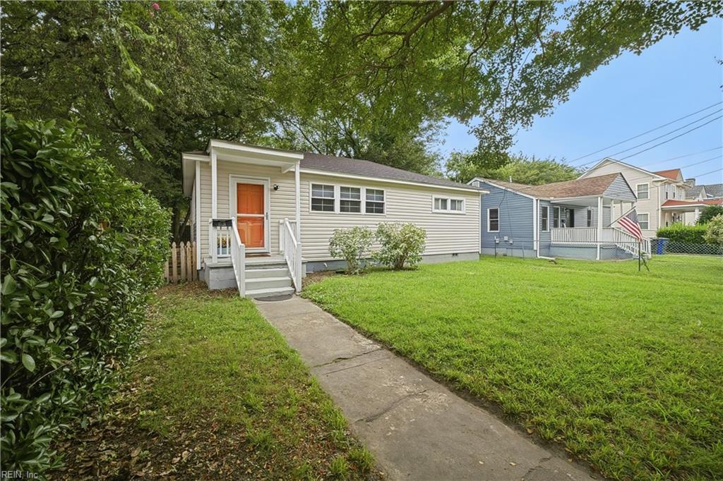 1531 W 41st St Property Photo 2