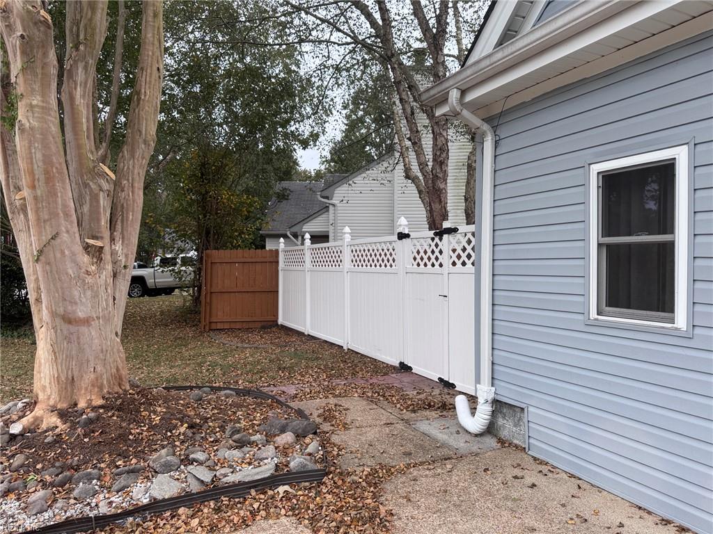3024 Red Maple Ln Property Photo 2