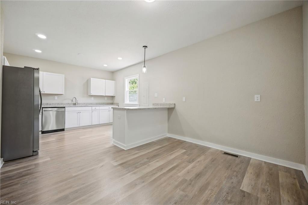 722 Rolfe St Property Photo 12