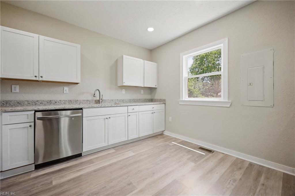 722 Rolfe St Property Photo 14