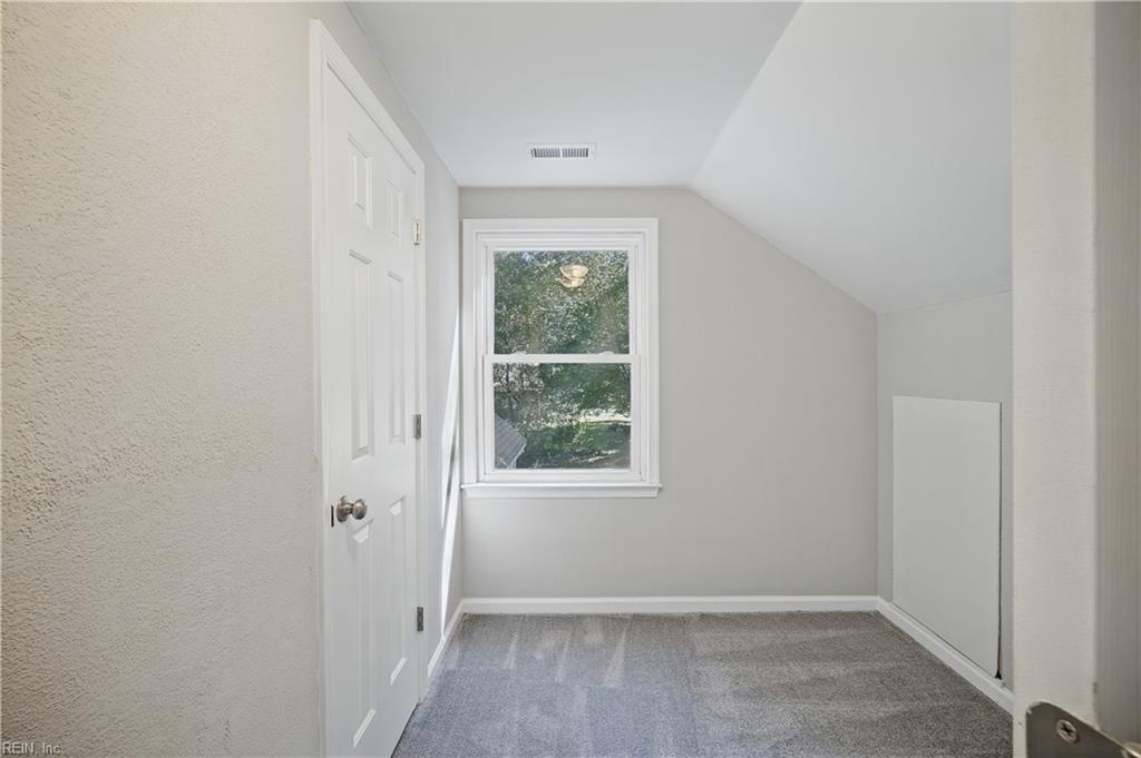 2400 Amie Dr Property Photo 31