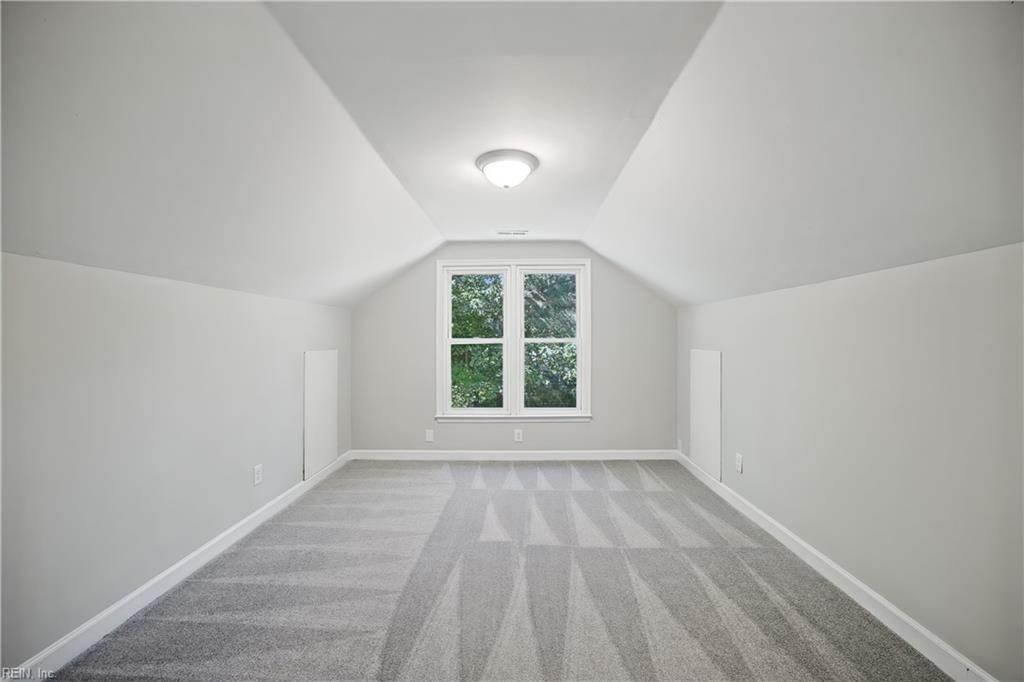 2400 Amie Dr Property Photo 32