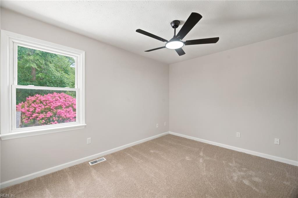 122 Michaels Woods Dr Property Photo 24