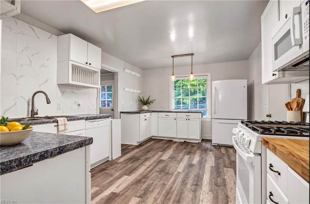 22441 Homestead Ln Property Photo 6