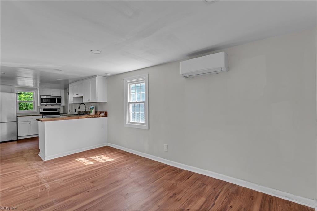 320 Mary St Property Photo 7