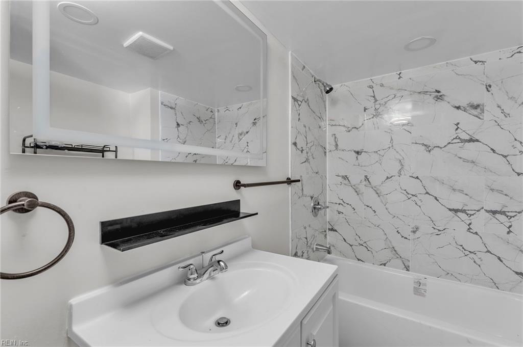 320 Mary St Property Photo 23