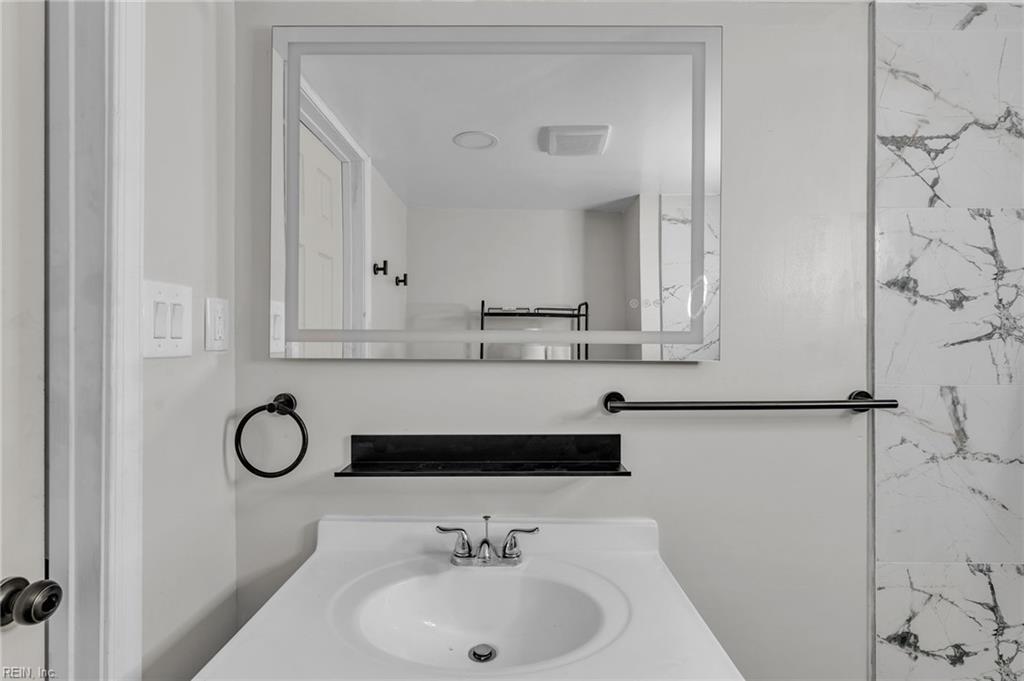 320 Mary St Property Photo 24