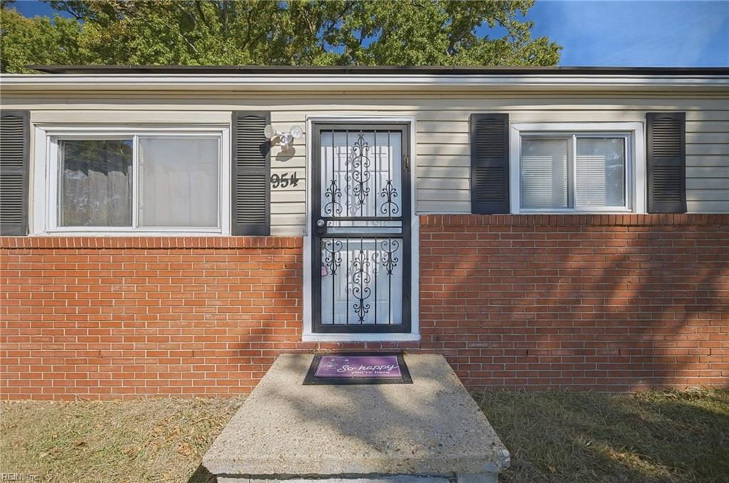 954 Dovercourt Rd Property Photo 2