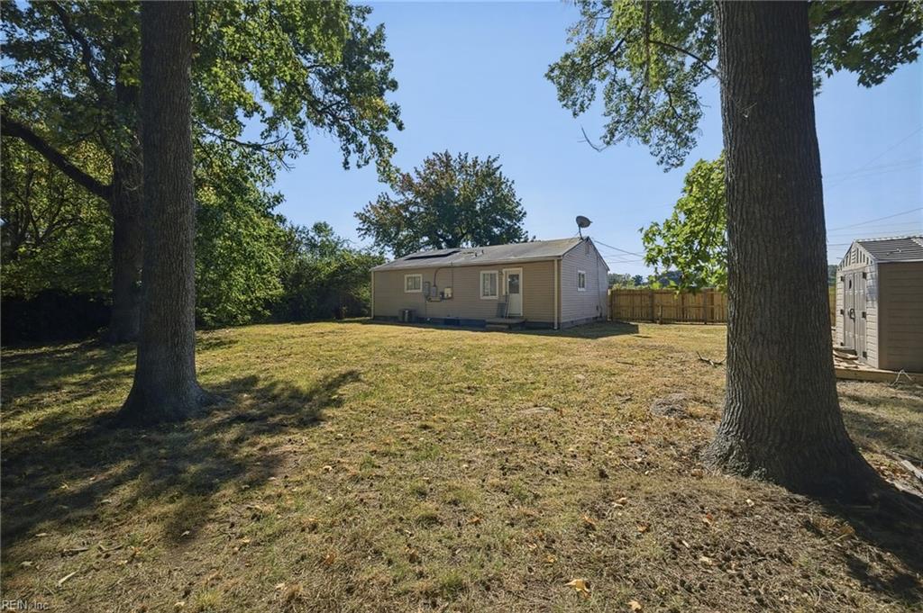 954 Dovercourt Rd Property Photo 27