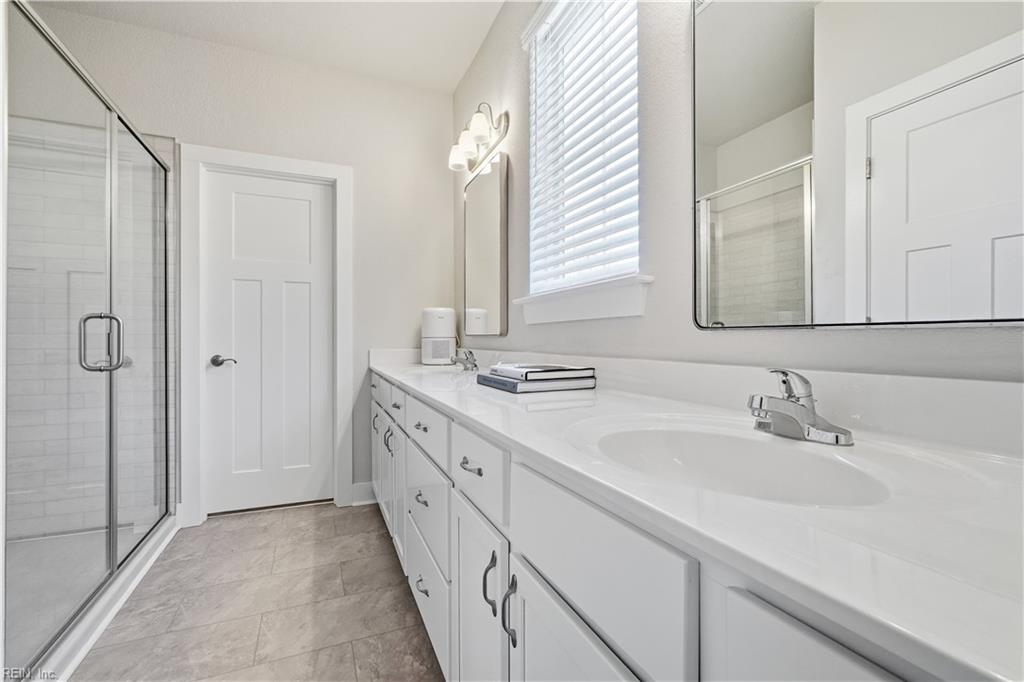 1124 Erin Dr Property Photo 24
