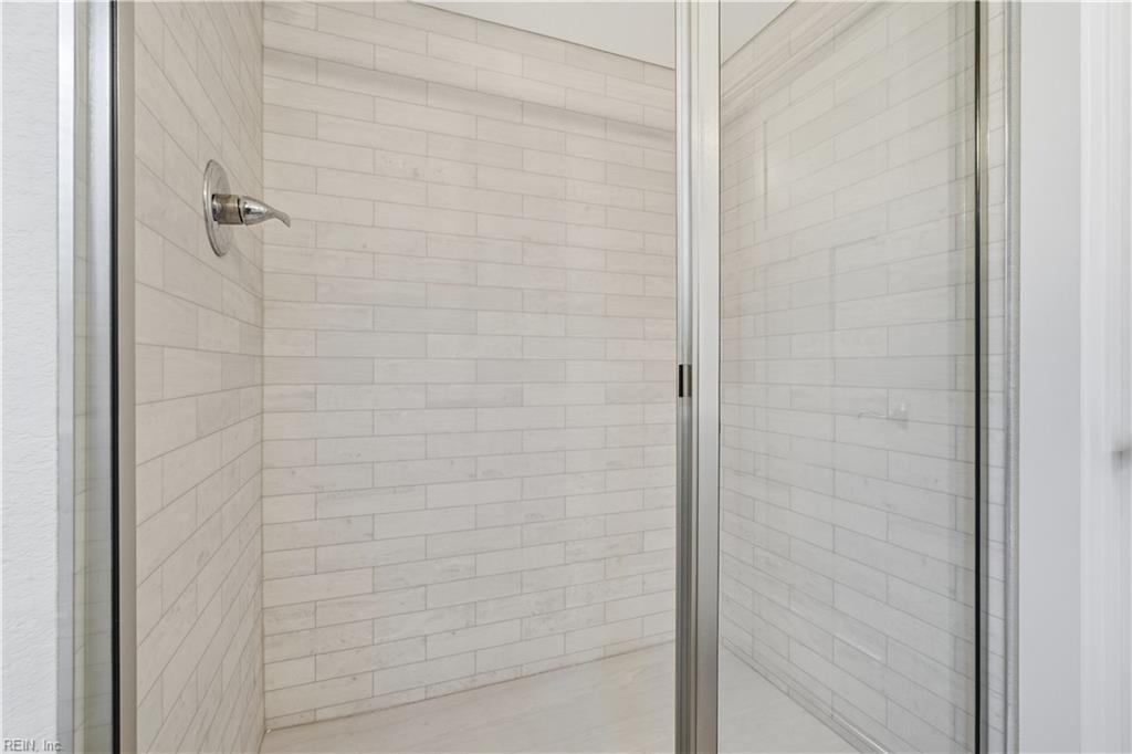 1124 Erin Dr Property Photo 25